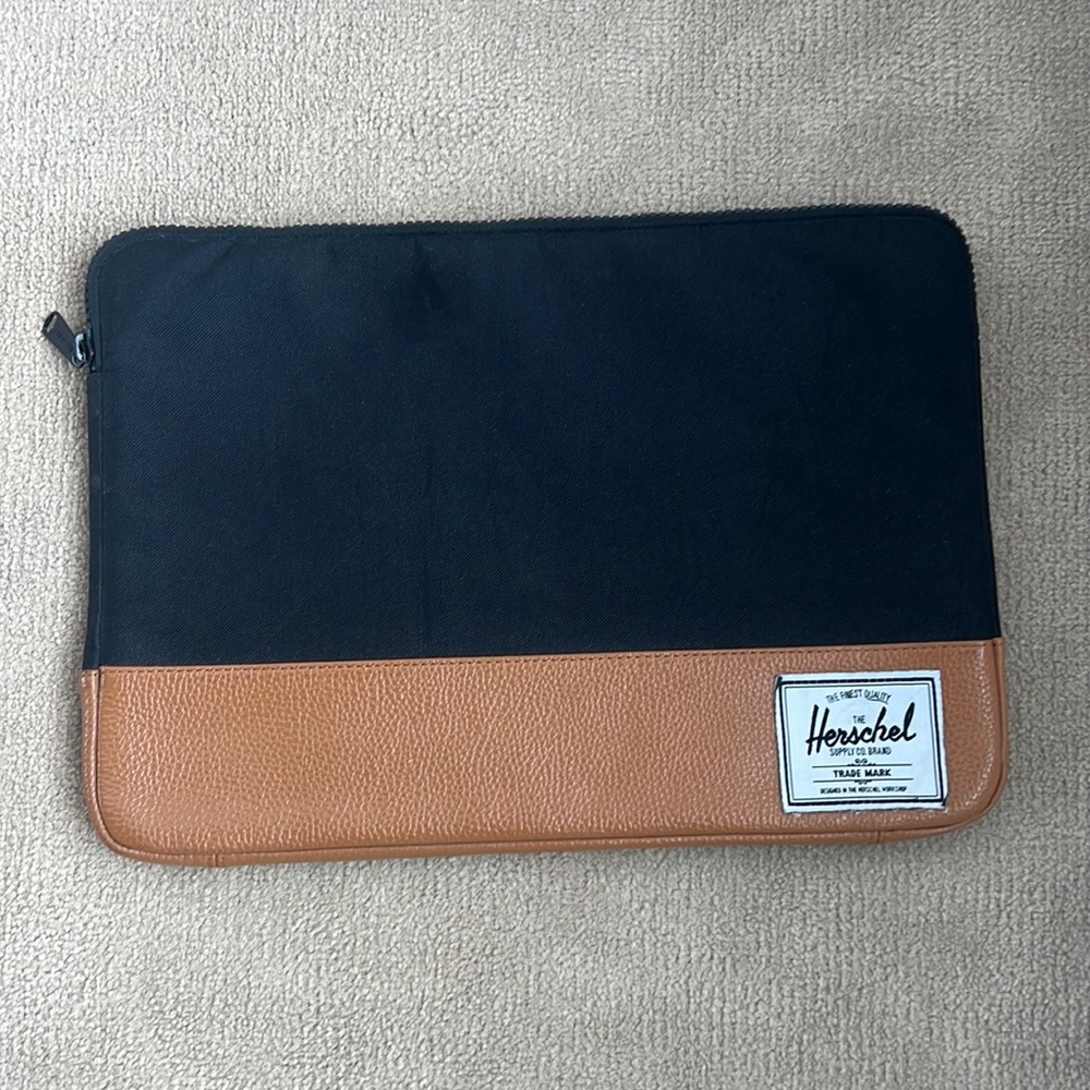 Hershel laptop sleeve